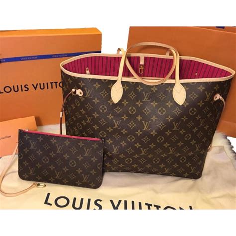 louis vuitton neverfull pochette.